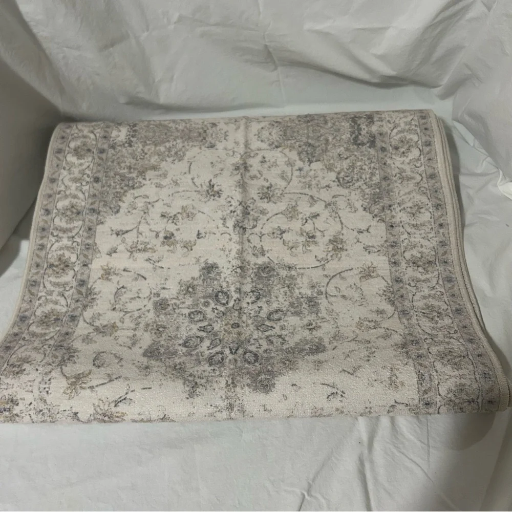 Long Area/Hall rug/runner NWT